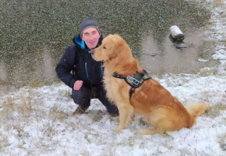 Illustration de l'article : Diego, le Jack Russel Terrier, se transforme en héros au cours d’une promenade en compagnie de son maître